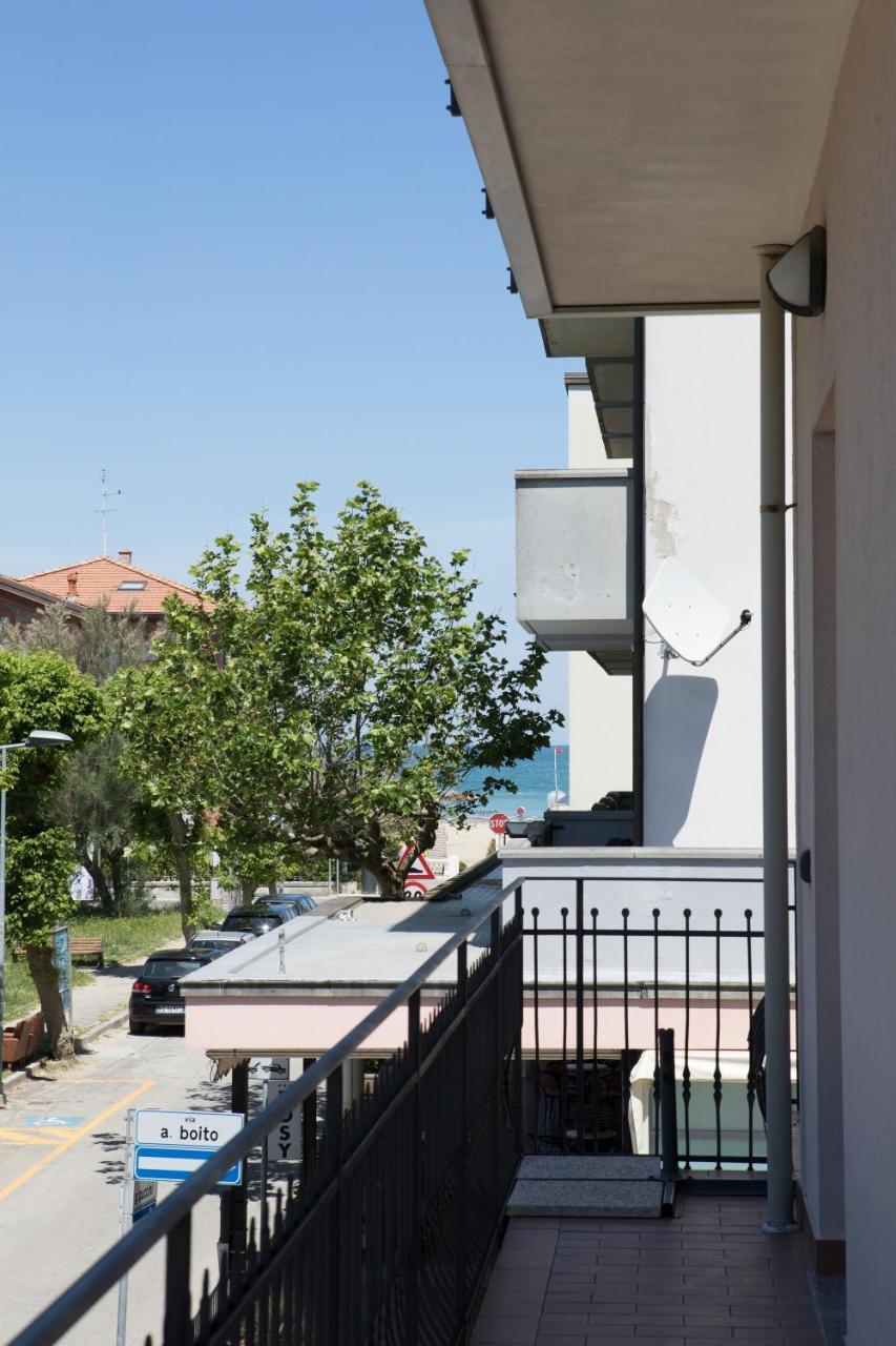 Residence Tre Trilo&Suites Rimini Exterior foto